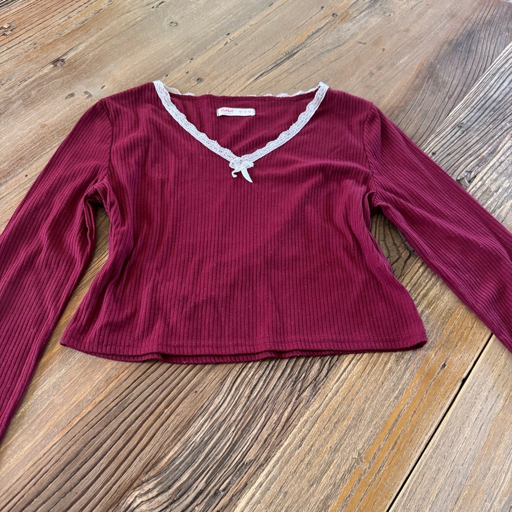 ROMWE Red and White Embellished Crop Blouse - Picture 4 of 9